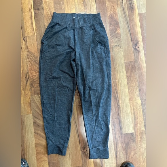 Under Armour Pants - NWOT- Under Armour Heather Gray Joggers